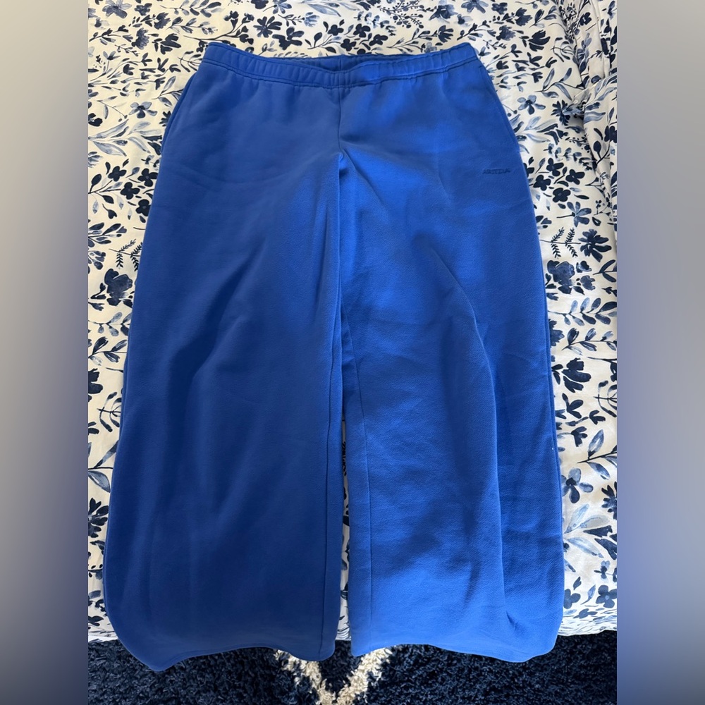 Aritzia Cozy Sweatfleece Mega Straight Sweatpant